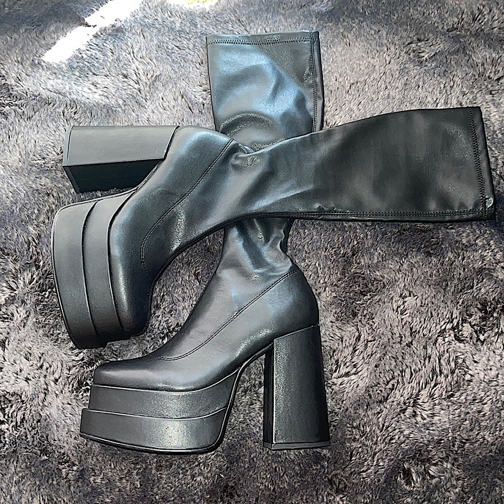 Black leather Boots